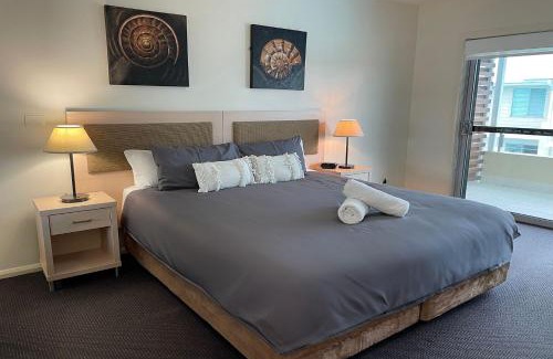 Salamander Bay Apartamento | Pacific Blue 245-265 Sandy Point Rd - Dual Key Access, air conditioned unit with resort facilities and linen supplied