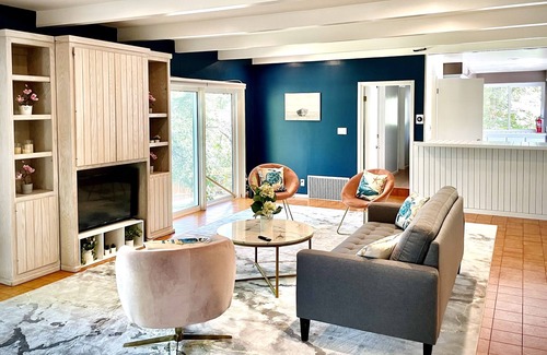 Calabasas Casa | Pacific Dreams at Woodland Hills. Distinguished 8