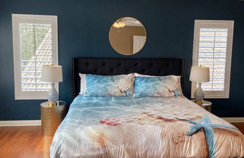 Santa Susana Casa | Pacific Dreams Simi Valley is a Distinguished 5 BR 2.5 BA that sleeps 8-10.