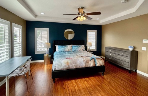 Santa Susana Casa | Pacific Dreams Simi Valley is a Distinguished 5 BR 2.5 BA that sleeps 8-10.