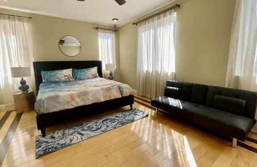 Calabasas Casa | Pacific Dreams West Hills. 6 BR 3 BA. Sleeps 10-12