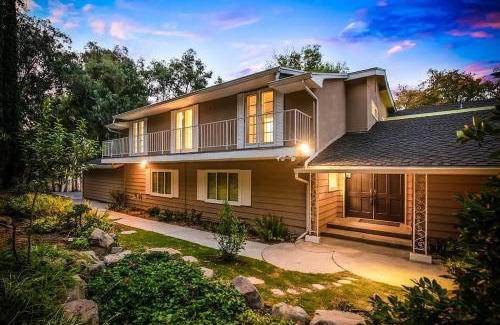 Calabasas Casa | Pacific Dreams Woodland Hills Distinguished 8 BR