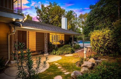 Calabasas Casa | Pacific Dreams Woodland Hills Distinguished 8 BR