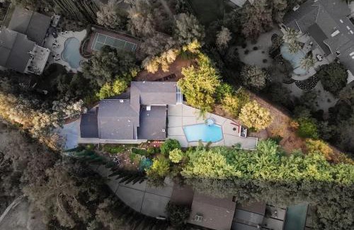 Calabasas Casa | Pacific Dreams Woodland Hills Distinguished 8 BR