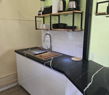 Potrero Apartamento | Pacific Glamp