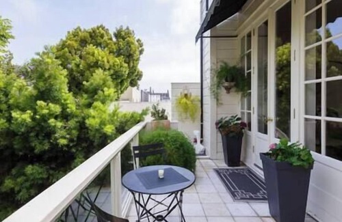 Lower Pacific Heights Casa | Pacific Heights Grand Victorian Top Floor Kitchen