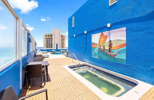 Waikiki Apartamento | Pacific Monarch Condos Near Waikiki Beach w/ City View & Partial Ocean View