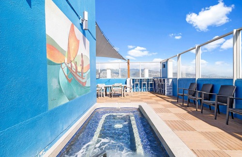Waikiki Apartamento | Pacific Monarch Condos Near Waikiki Beach w/ City View & Partial Ocean View