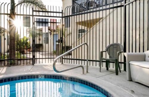 Oceano Casa | Pacific Plaza #308 - Lazy Dune - 1BdrmUp-K-QSofa