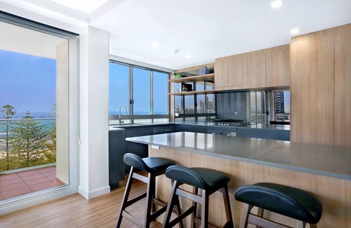 Burleigh Heads Hotel | Pacific Regis Apartments