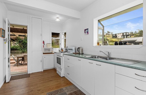 Waipu Casa | Pacific Views - Langs Beach Holiday Home