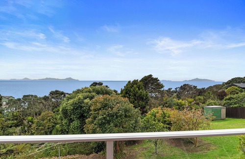Waipu Casa | Pacific Views - Langs Beach Holiday Home