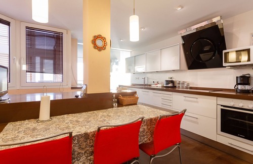 Old Town Apartamento | PACIFICO Family Home by Cadiz4Rentals
