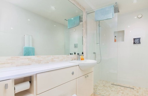 Castletown Cabaña | Packet House - a holiday cottage that sleeps 4 guests in 2 bedrooms
