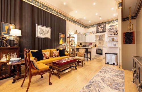 Paddington Apartamento | Paddington 4-Bed 8-Guest w/Patio Massive Apartment in Old Victorian Pub