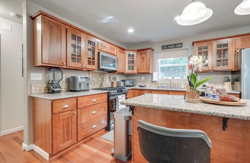 Glencoe Casa | Paddle or Swim in Community Lake: Arnold Retreat!