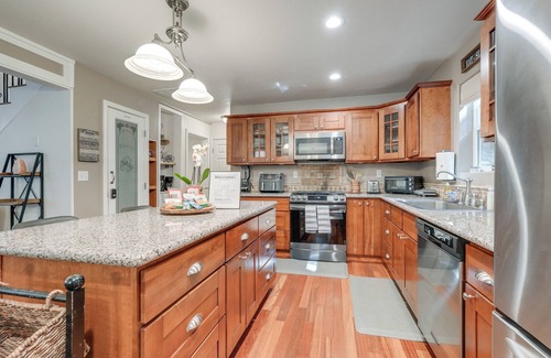 Glencoe Casa | Paddle or Swim in Community Lake: Arnold Retreat!