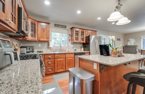Glencoe Casa | Paddle or Swim in Community Lake: Arnold Retreat!