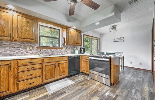 Bella Vista Casa | Lakefront Serenity! Paddle, Kayak and Relax from your private dock!