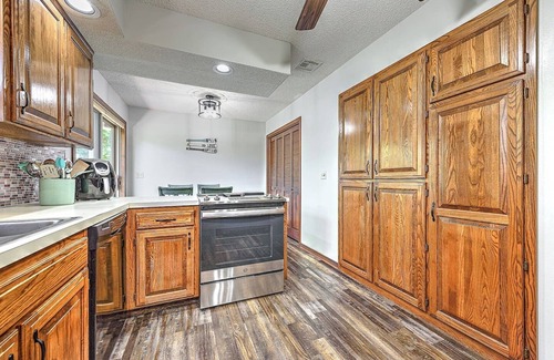 Bella Vista Casa | Lakefront Serenity! Paddle, Kayak and Relax from your private dock!