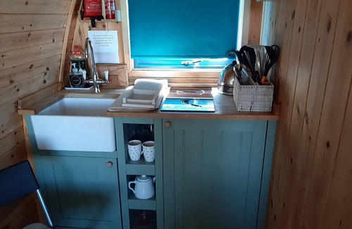 Oldwalls Cabina | Paddock Haven Pod on the Pond Romantic Cosy Retreat for 2