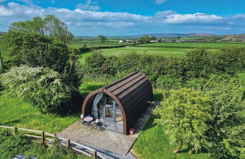 Oldwalls Cabina | Paddock Haven Pod on the Pond Romantic Cosy Retreat for 2