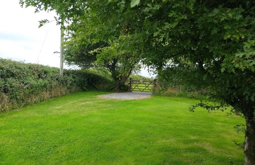 Oldwalls Cabina | Paddock Haven Pod on the Pond Romantic Cosy Retreat for 2
