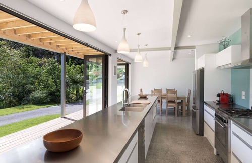 Paihia Cabaña | Paihia Center Peace - Central Paihia Holiday Home