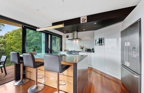 Paihia Casa | Paihia Home, Sea Views with Pool