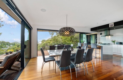 Paihia Casa | Paihia Home, Sea Views with Pool
