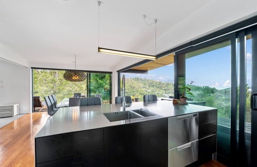 Paihia Casa | Paihia Home, Sea Views with Pool