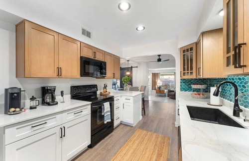 Sun City Apartamento | Painted cactus 2 bed w/hot tub