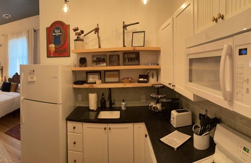 Albuquerque Casa | Painted Lady Bed & Brew