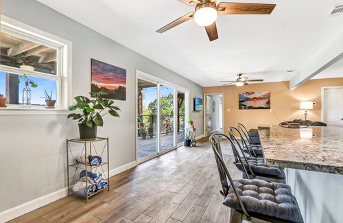 New Braunfels Casa | Painted Paradise Guest Suite | Romantic Hill Country Sunsets with a swimming poo