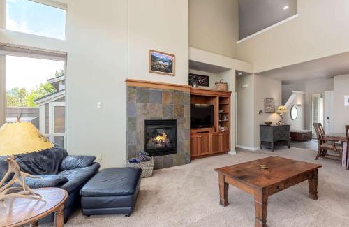 Redmond Casa | Painted Peaks Getaway Pet Friendly Resort Amenities