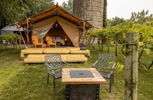 Currie Otro | Painted Prairie - Vineyard Hause