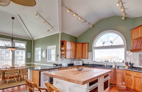 Brigands' Bay Casa | Pair A Dice | Canalfront | Frisco | Sleeps 8