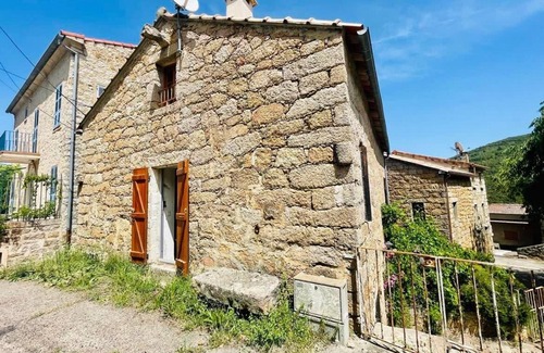 Pietrosella Apartamento | Paisible Holidays For 4, Gîte 60 M² With Garden !