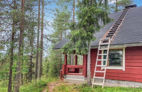 Kuusamo Casa | Pajalan hirsitupa by Interhome