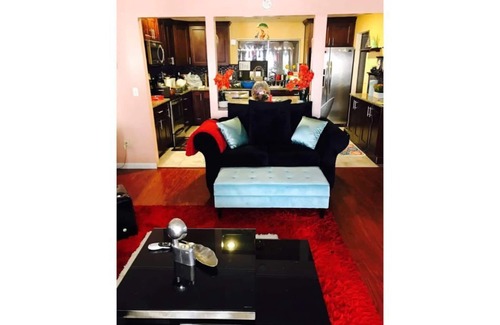 Canoga Park Casa | Palace like mountain scenic , L.A hideaway 10 min from Calabasas