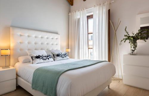 San Bartolome Apartamento | Palacio del siglo XVII frente a los Jardines de Murillo