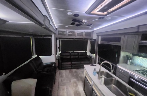 Palacios Casa | Minicasa-Premier-Baño Privado-Vista al Parque-Palacios Cozy RV