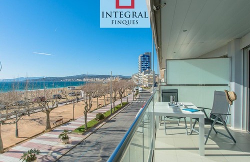 Palamos Apartamento | Palamós BeachFront Apartment