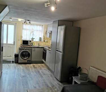 Edmonton Apartamento | Palaz 1 - 2 Bedroom Garden Flat