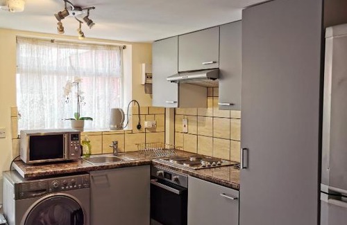 Edmonton Apartamento | Palaz 1 - 2 Bedroom Garden Flat