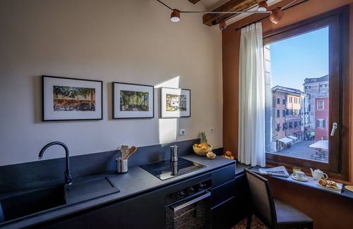 San Polo Apartamento | Palazzetto San Stin Renewed in 2024