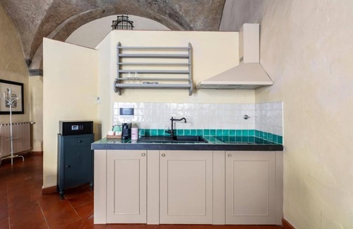 Santo Spirito Apartamento | PALAZZO BOTTICELLI by Ponte Vecchio, several units! Perfect for big groups!