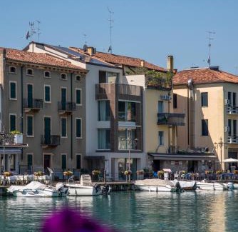Peschiera del Garda City Centre Apartamento | Palazzo Cordigero - Apartments