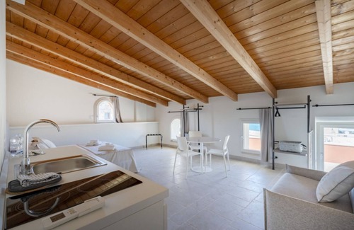 Municipio 1 Apartamento | Palazzo della Torre 204 – Cozy Sea View Suite