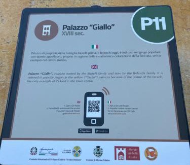Morano Calabro Casa | Palazzo giallo